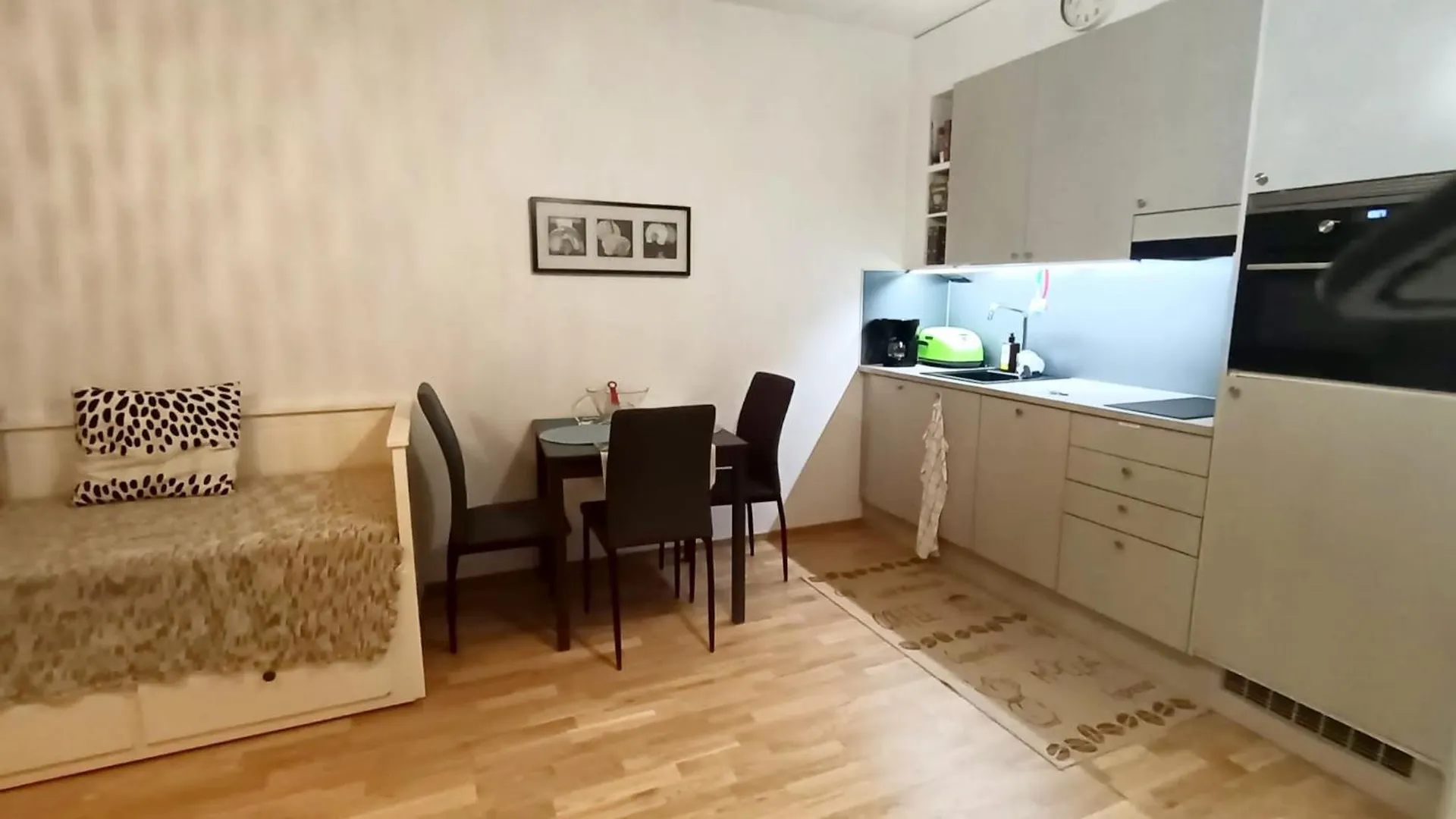 Aurora Home Vantaa Kivistoe - Ruby Studio 6Min To Helsinki Vantaa Airport 20 Min To Helsinki Center